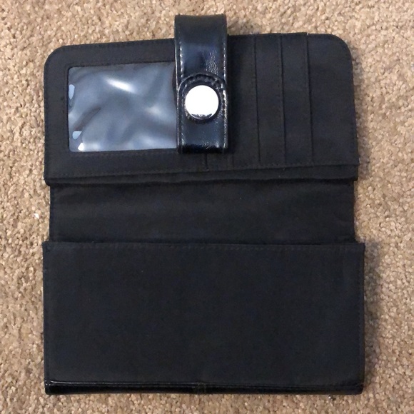 Kenneth Cole Reaction Handbags - Kenneth Cole Reaction wallet